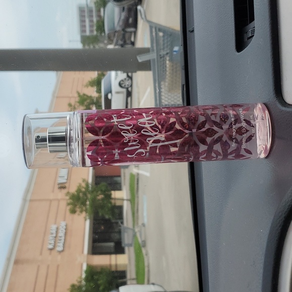 Bath & body works sweet pea mist - Picture 2 of 2
